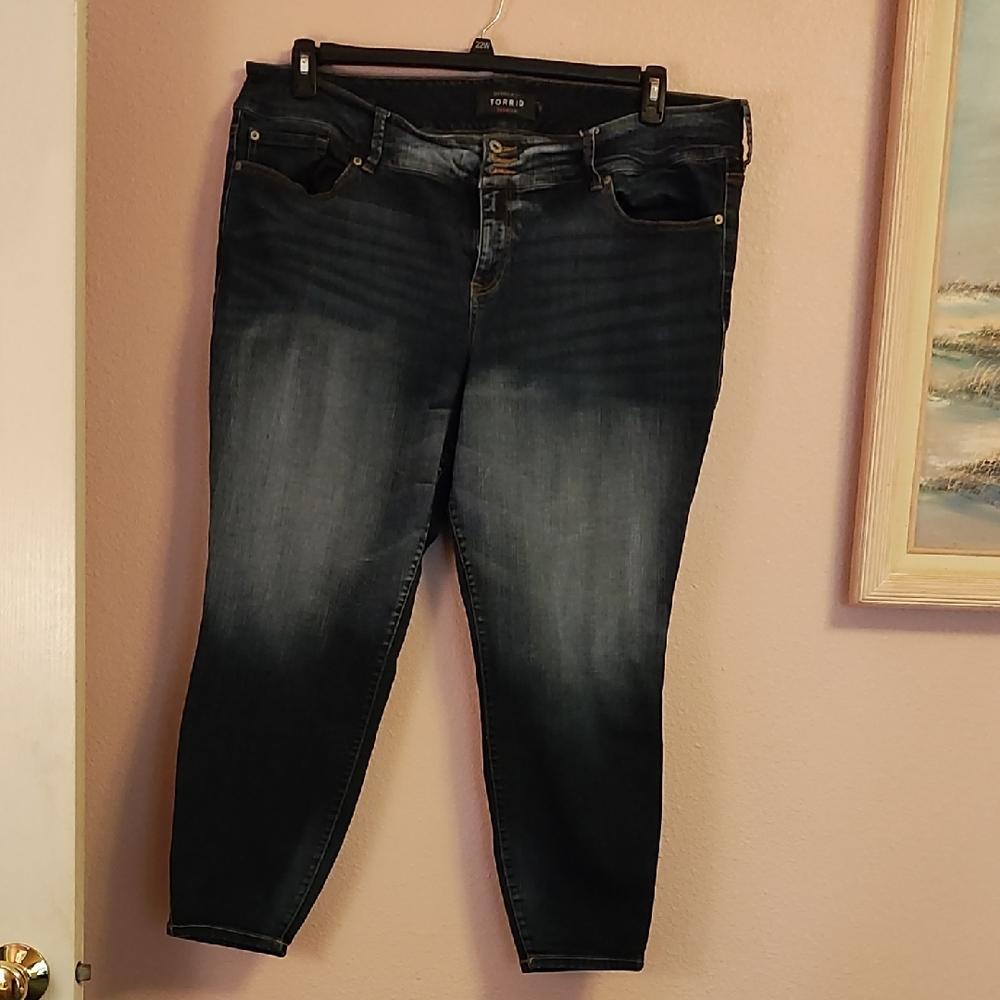Torrid Black Ankle Cropped Jeans with Stretch